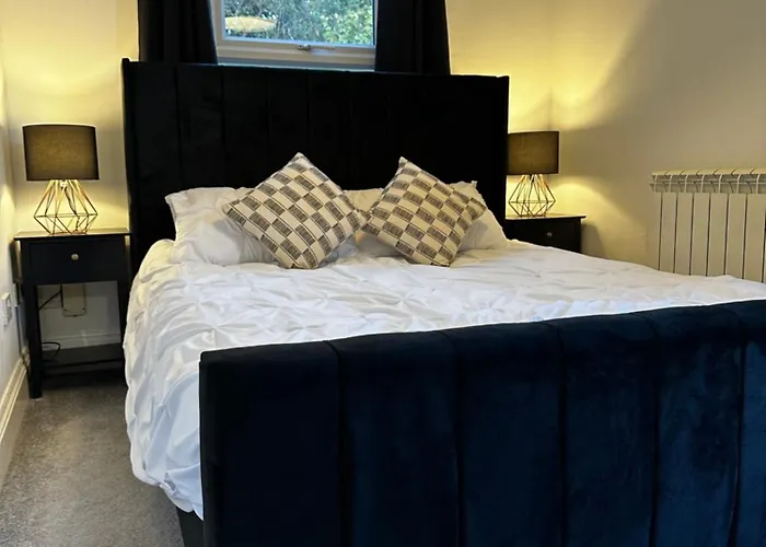 Entire Apartment Boutique King Size Bed Near Town Centre
